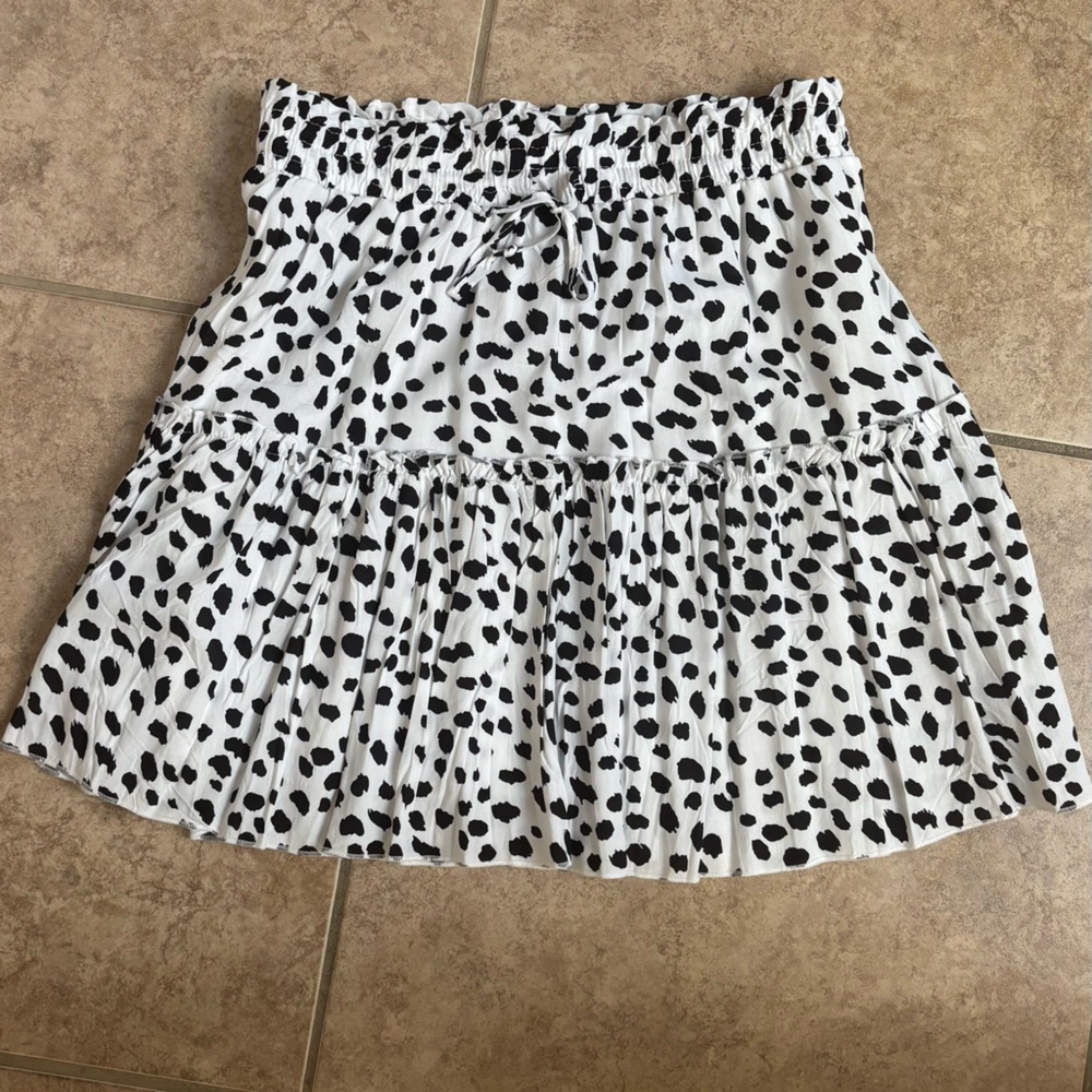 Stylish Black and White Polka Dot Skirt *NEVER WORN*